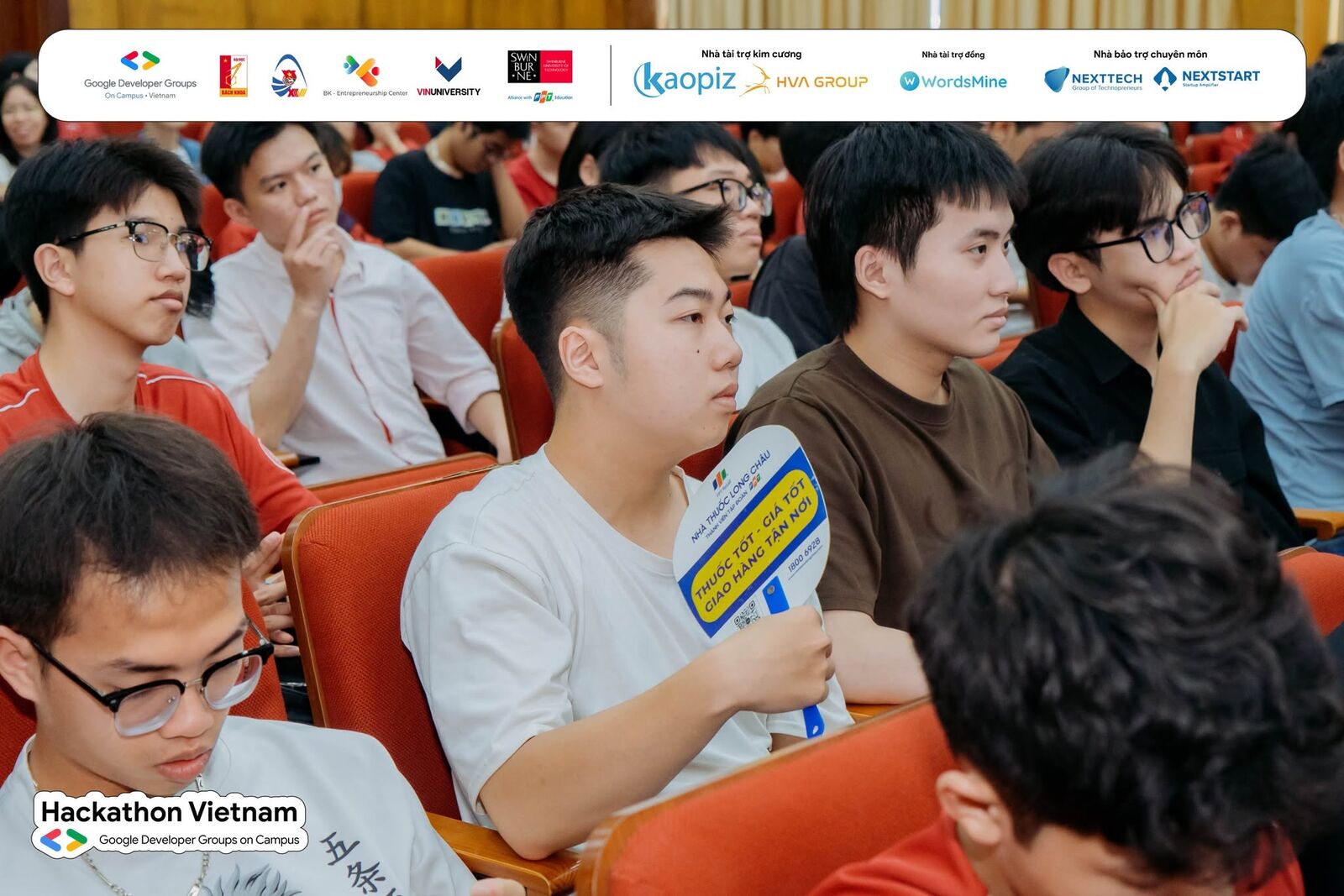 Students in the audience at the GDGs on Campus Hackathon Vietnam demo day